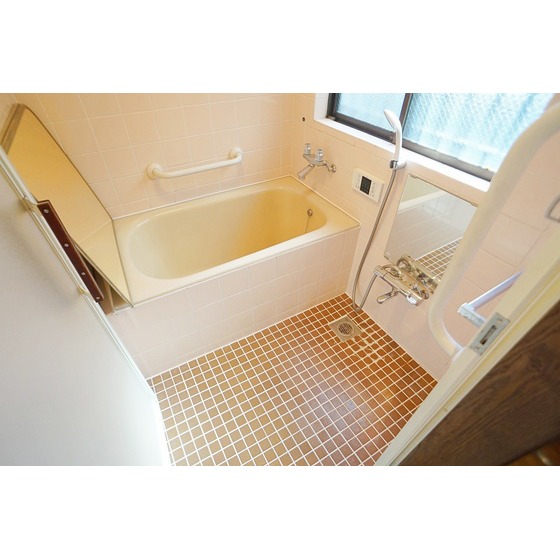 バス・シャワールーム　追い焚き機能完備