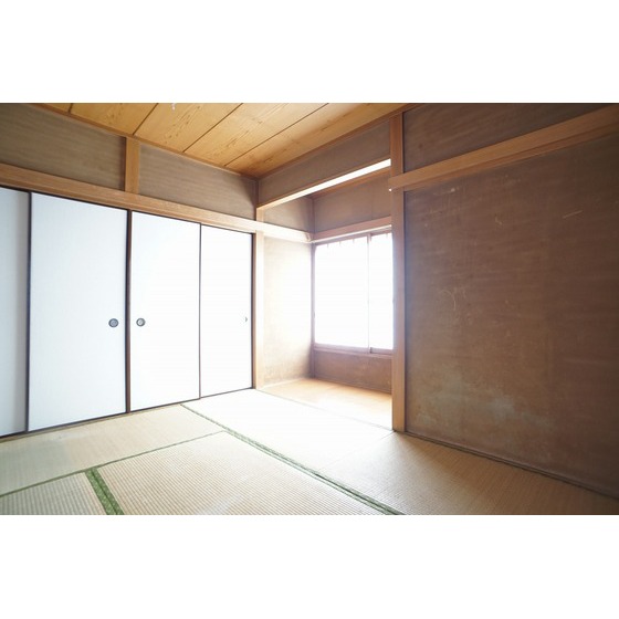 居室・リビング　床の間のある和室