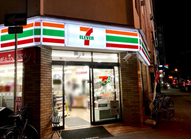 コンビニ　セブンイレブン大阪大国町駅北店（コンビニ）まで118m