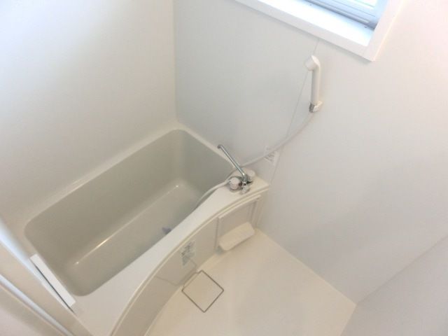 バス・シャワールーム　便利な追い焚き機能付き