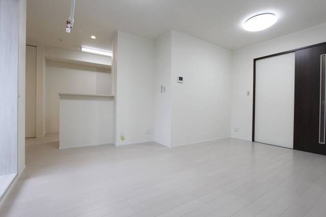 居室・リビング　２０２号室内装写真参照