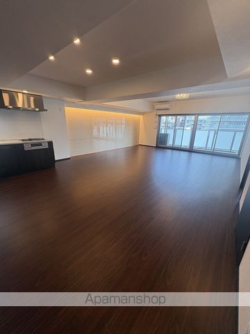 地下鉄堺筋線 北浜駅 徒歩7分 15階建 築1年の居間写真