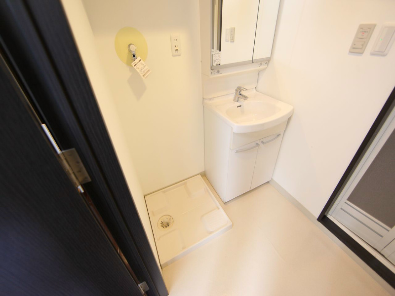 洗面設備　脱衣所　独立洗面台付　洗濯機ご用意できます