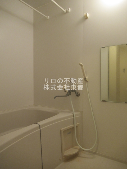 バス・シャワールーム　浴室には乾燥機が付いているので便利ですね☆
