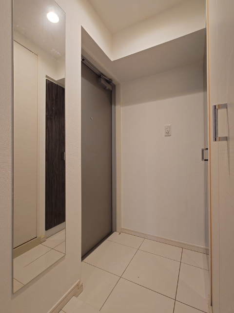 玄関　姿見鏡設置