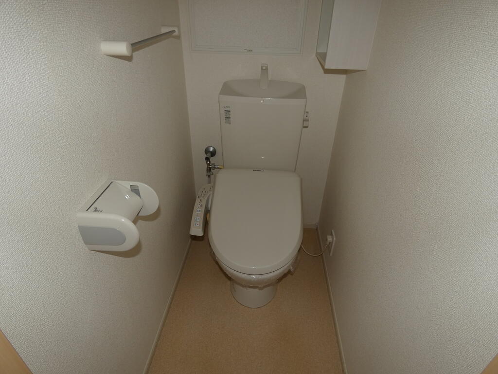 トイレ　温水洗浄便座