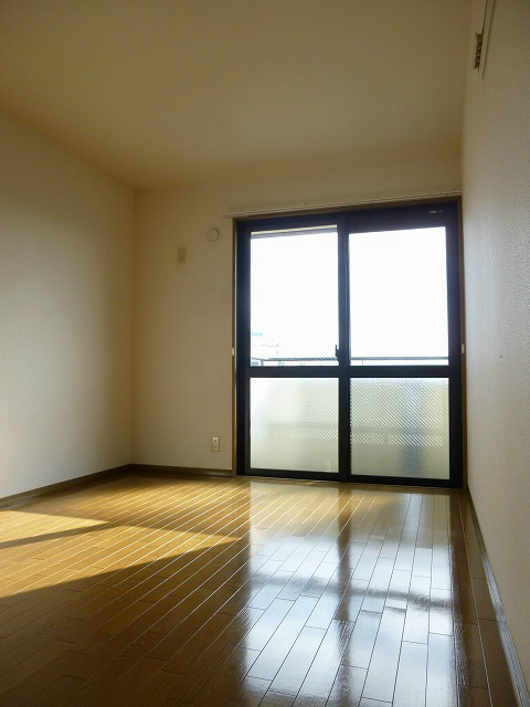 居室・リビング　写真は301号室です（参考）