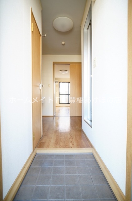 玄関　同型別部屋写真