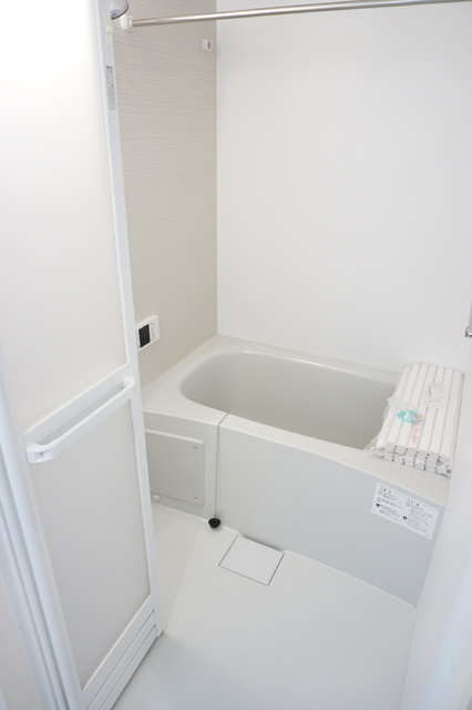 バス・シャワールーム　追焚給湯と浴室乾燥機付きバスルーム