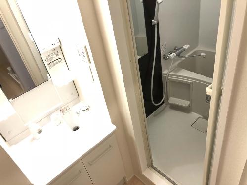 バス・シャワールーム　風呂及び洗面所