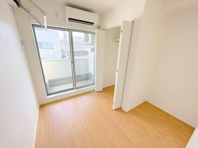 その他部屋・スペース　朝には心地よい光が差し込む、このお部屋でお休みください。