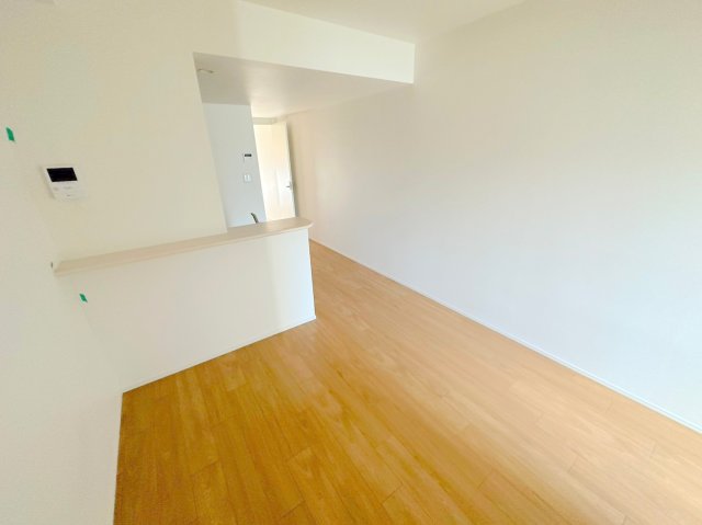 居室・リビング　明るく広々としたリビングです。