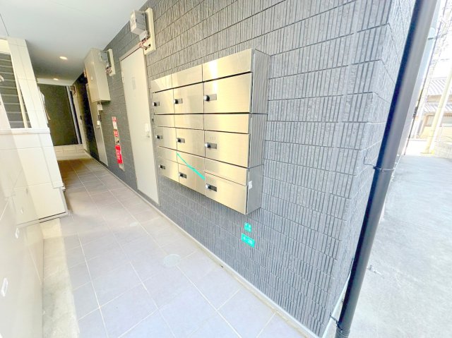 ロビー　ロビーにある各部屋毎のメールボックス。