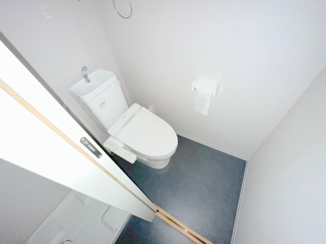 トイレ　清潔感のあるトイレは、誰もがリラックスできる空間です。