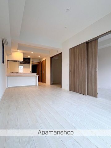 地下鉄御堂筋線 心斎橋駅 徒歩13分 19階建 築1年の居間写真