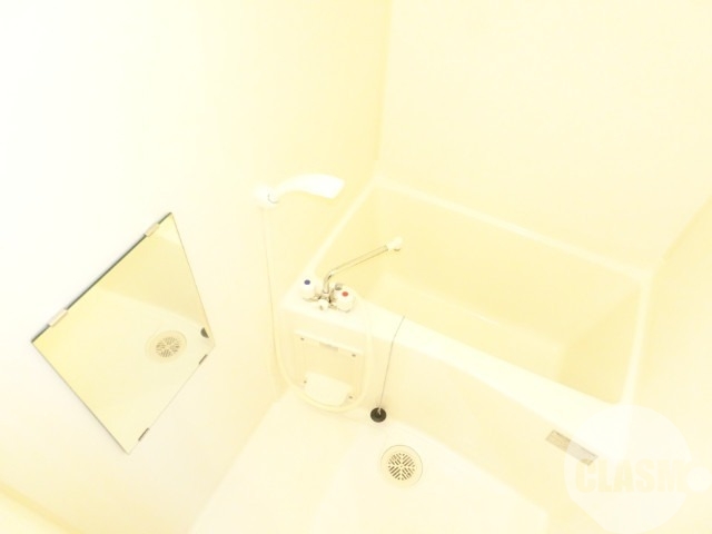 バス・シャワールーム　キレイにリフォームされています♪