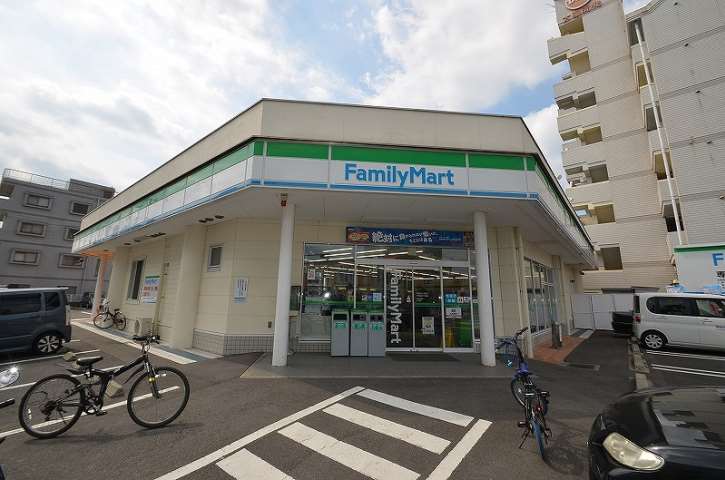 コンビニ　ファミリーマート（コンビニ）まで430m
