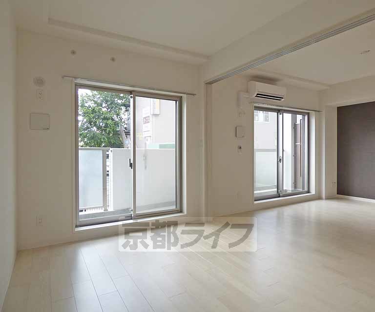 居室・リビング　広々リビングです