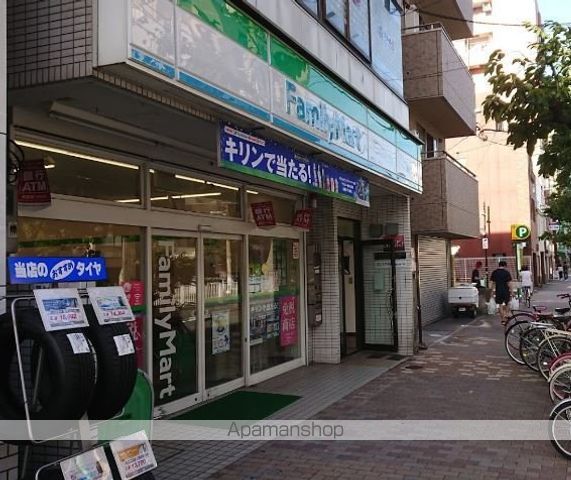 コンビニ　ファミリーマート（コンビニ）まで308m