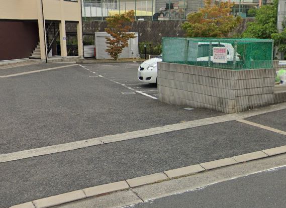 駐車場　駐車場に車を止められます