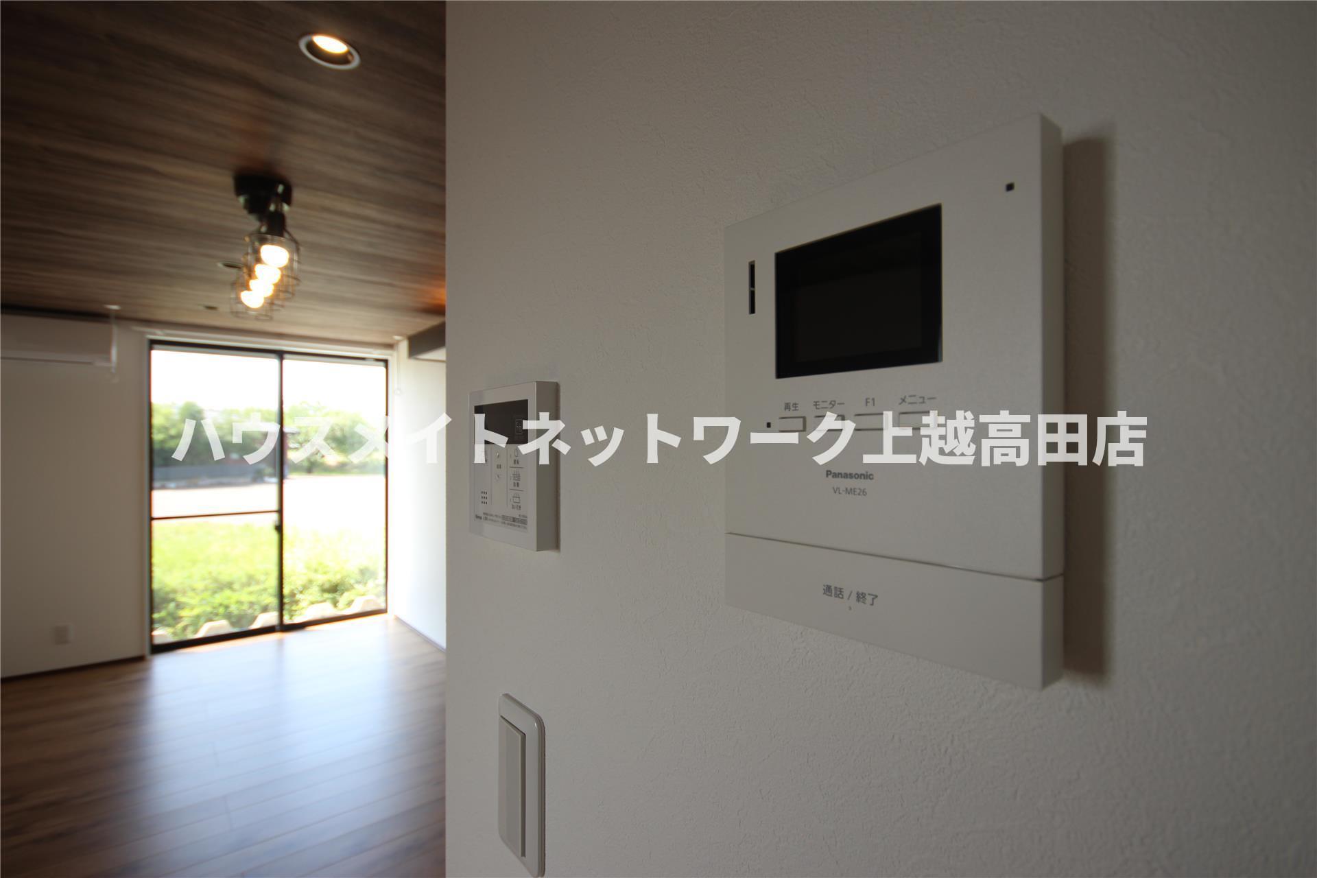 セキュリティ　モニターホン（参考同型タイプの室内写真）