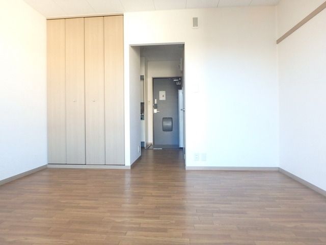 居室・リビング　室内