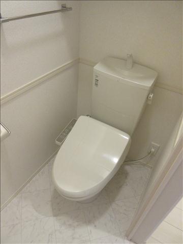 トイレ　ウォシュレット完備のトイレです。