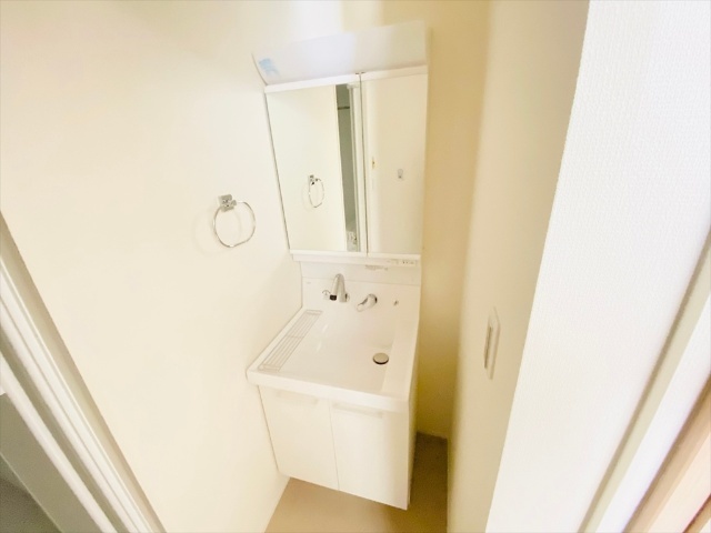 洗面設備　同一建物内１０２号室内装写真転載
