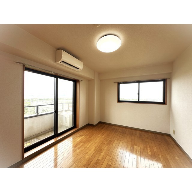 居室・リビング　同タイプの部屋の写真です