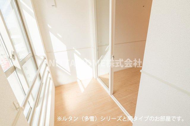 バルコニー　【イメージ写真】２．２帖の広いサンルームスペース☆彡