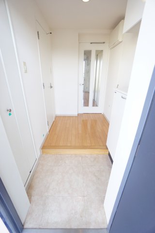 玄関　※同物件・同タイプの写真です。