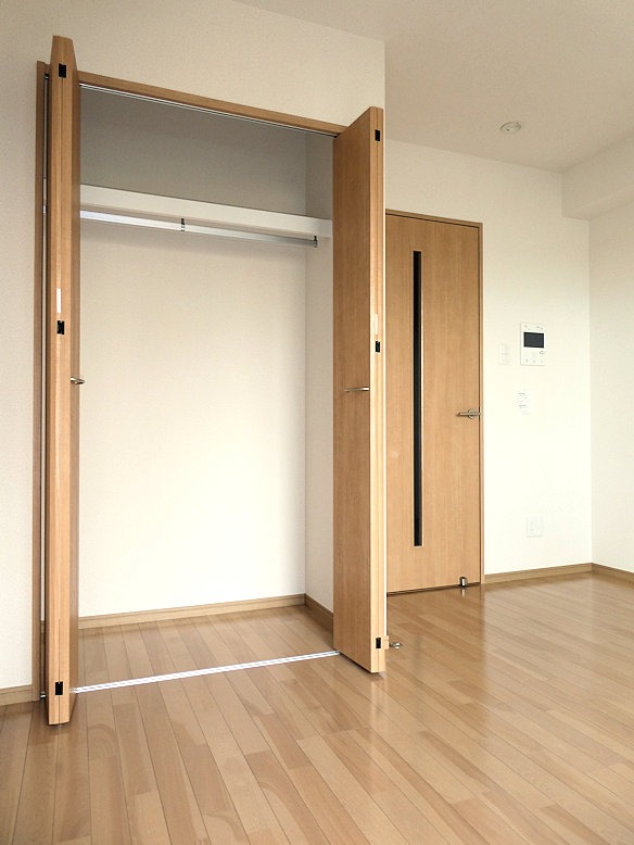 収納　ハンガーポール付の大型クローゼットでお部屋すっきり◎