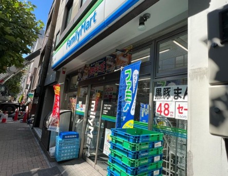 コンビニ　ファミリーマート入船一丁目店（コンビニ）まで98m
