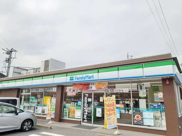 コンビニ　ファミリーマート大府アラタ店（コンビニ）まで400m