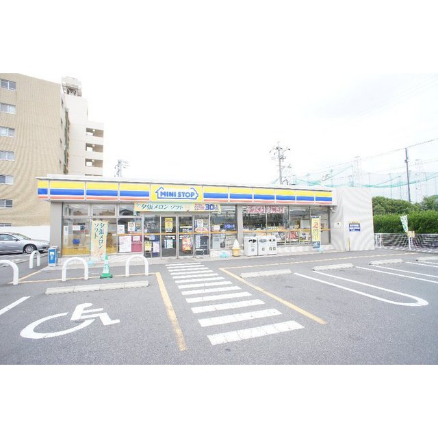 コンビニ　ミニストップ亀山川崎店（コンビニ）まで285m