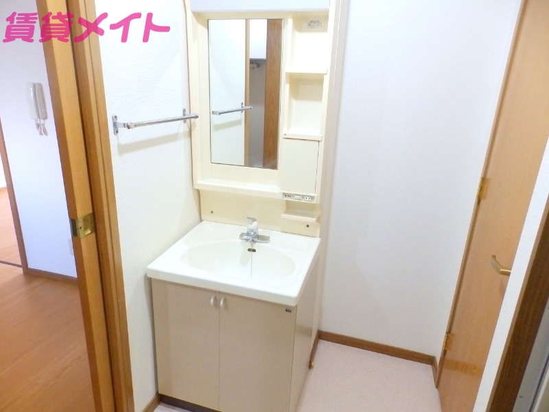 洗面設備　別部屋参考写真です