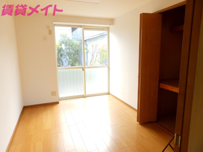 居室・リビング　別部屋参考写真です