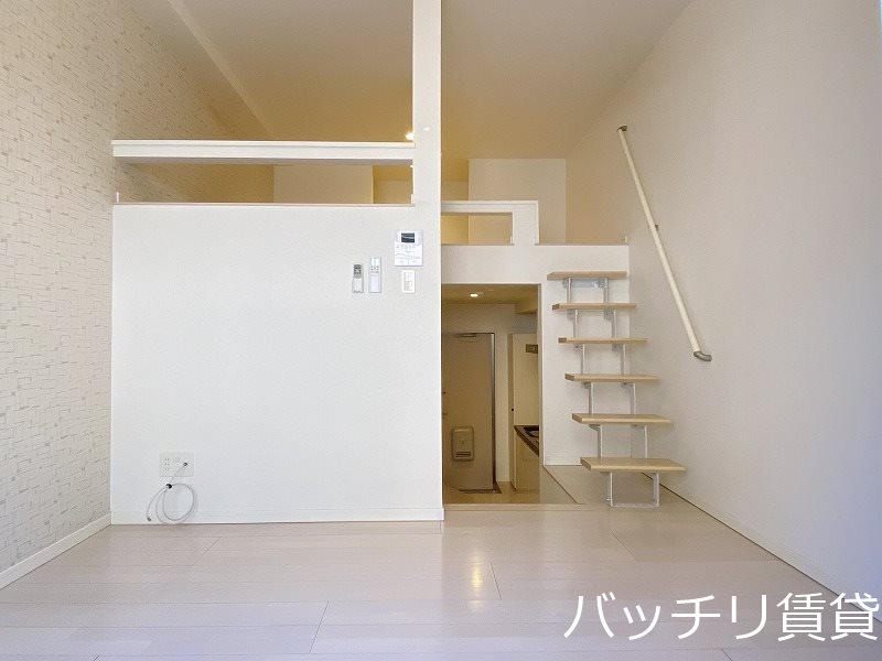 居室・リビング　同型タイプの為、現状を優先致します。