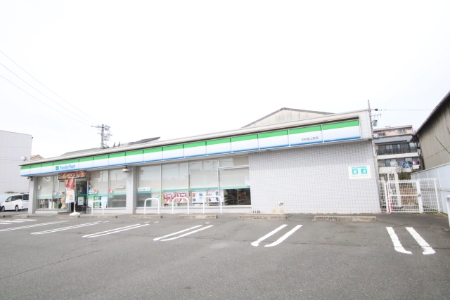 コンビニ　ファミリーマート　中村岩上町店（コンビニ）まで389m