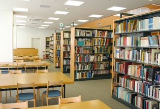 図書館　文京区立大塚公園みどりの図書室（図書館）まで393m