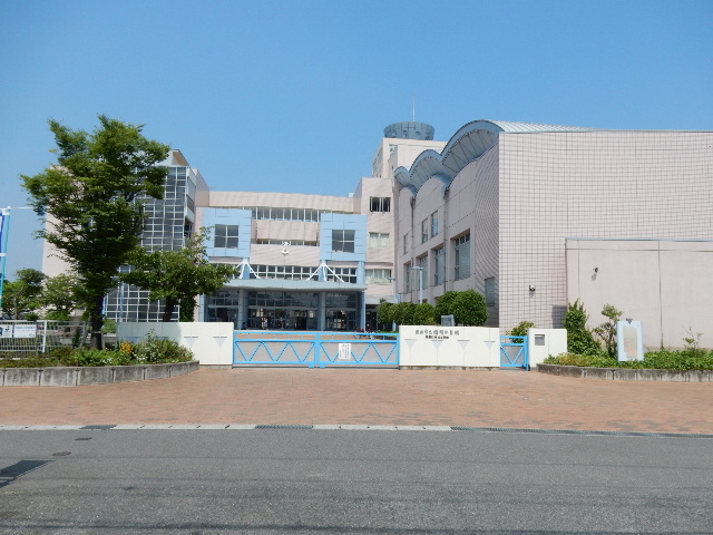 小学校　岡山市立操明小学校（小学校）まで672m