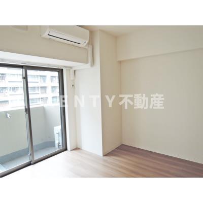 居室・リビング　こちらの居間で趣味の時間をお楽しみください