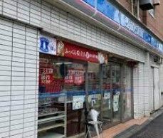 コンビニ　ローソン新宿医大通店（コンビニ）まで80m