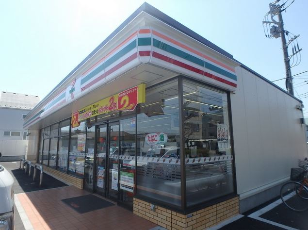 コンビニ　セブンイレブン（コンビニ）まで656m