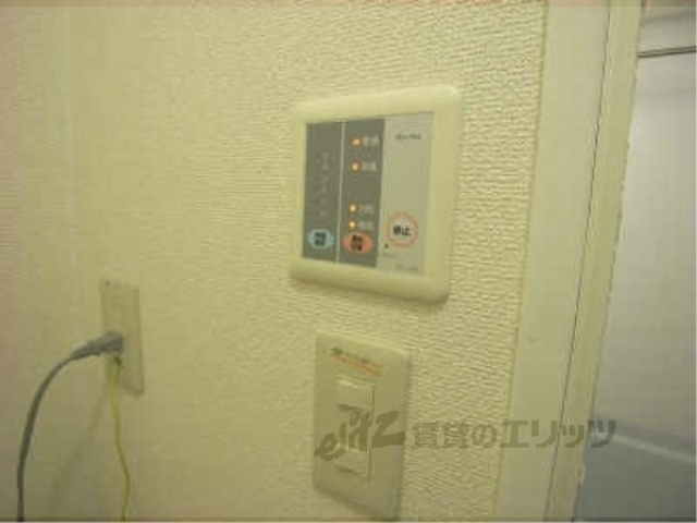 その他設備　給湯器リモコン