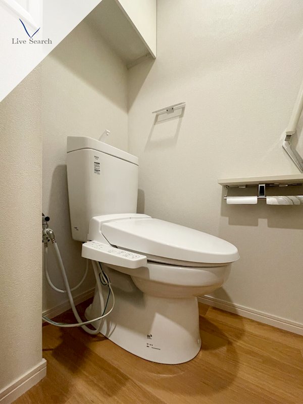 トイレ　写真は同型タイプ