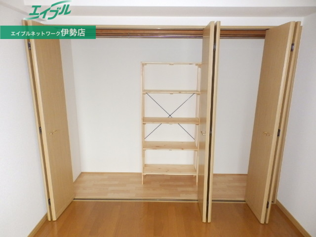 収納　同型