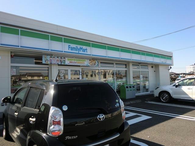 コンビニ　ファミリーマート各務原にんじん通店（コンビニ）まで636m