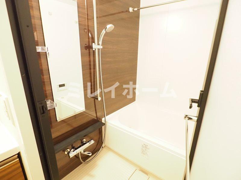 バス・シャワールーム　同建物内、別のお部屋の参考写真になります。
