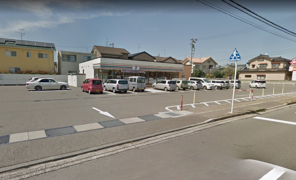 コンビニ　セブンイレブン 新潟竹尾3丁目店（コンビニ）まで452m